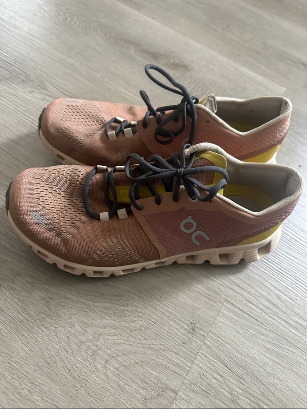 ON RUNNING Cloud X Women/Adult shoe size 9 Casual ON-41 Mocha/Sand
